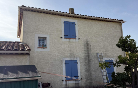 Pose de gouttières à Berre L’etang - avant après
