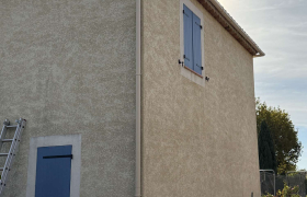 Pose de gouttières à Berre L’etang - avant après